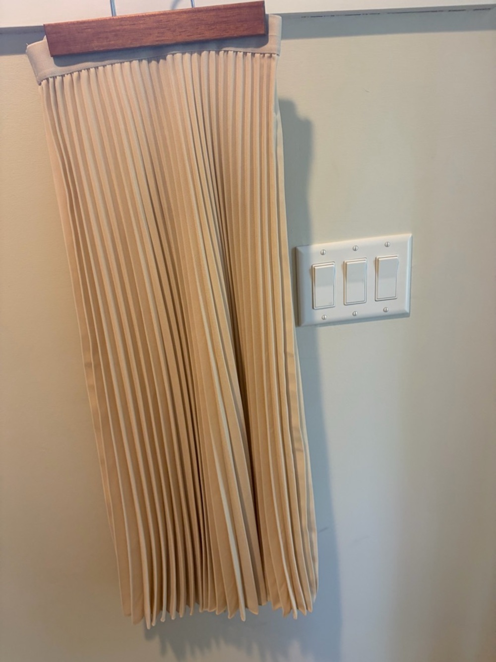 H&M Beige/Cream Pleated Skirt